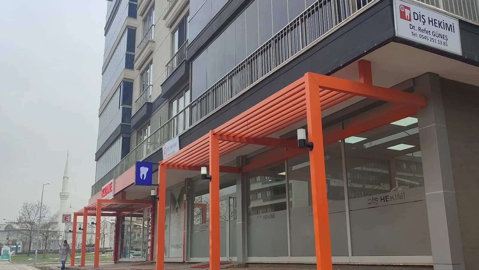 Diş Hekimi Refet GÜNEŞ klinik kapak fotoğrafı