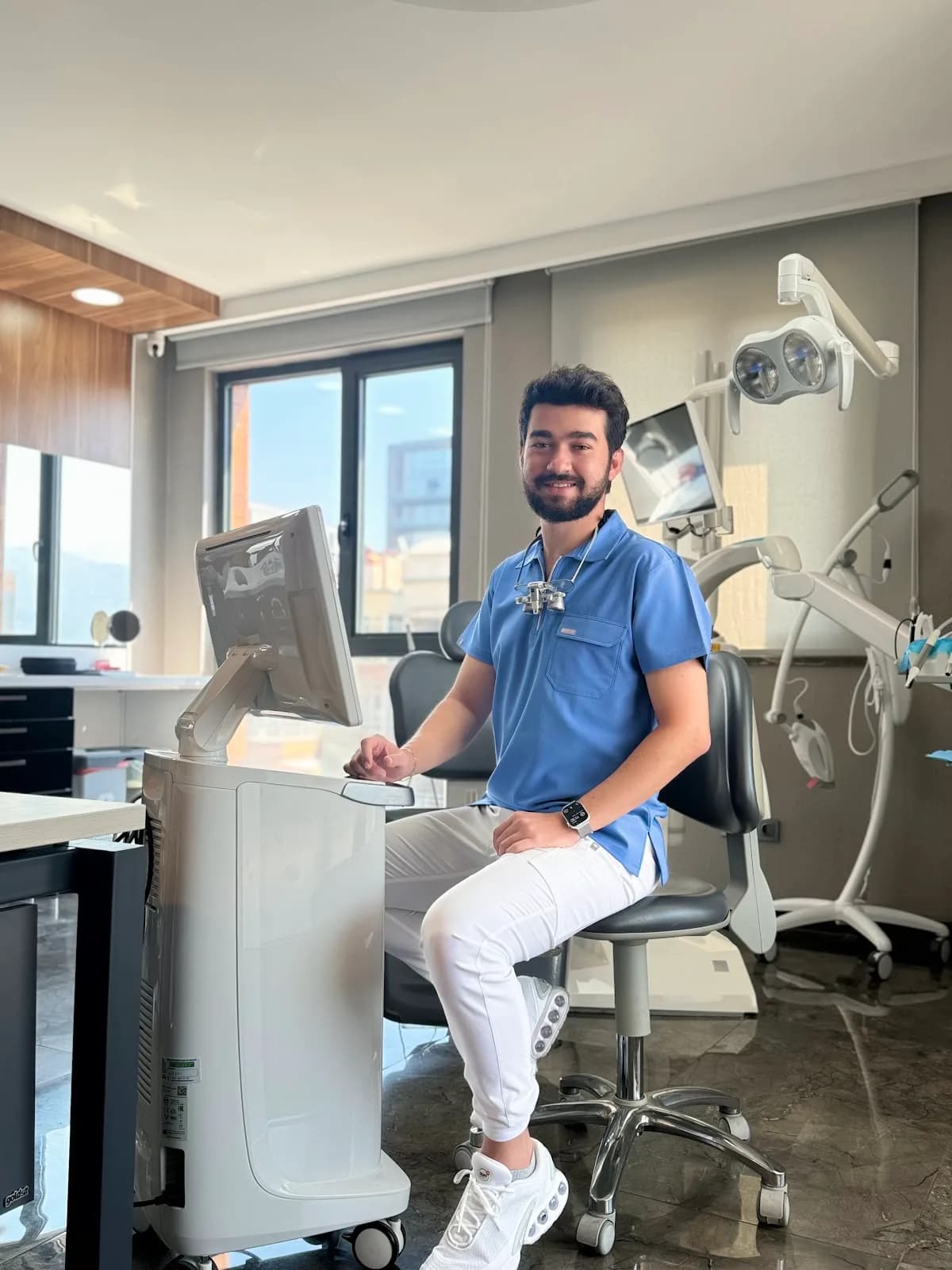 Bursa Diş Hekimi Fatih Ay | implant | Gülüş Tasarımı | Dentist